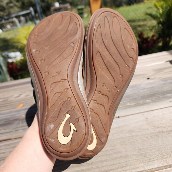 OluKai Shoes Womens 6 U'i Sandals Silver Leather Thong Flip Flop Slip On Flats - Picture 8 of 9